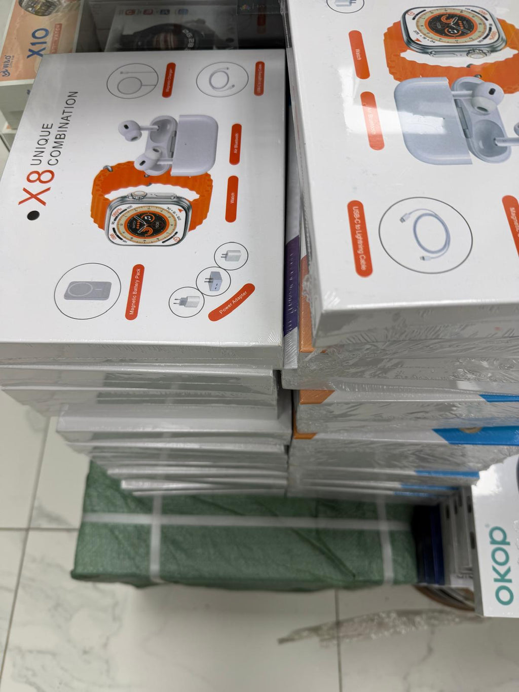 Pack Cadeau 8-1: Smartwatch + Powerbank + Écouteurs Bluetooth + Chargeur Externe + Chargeur+livraison en 48H-72H
